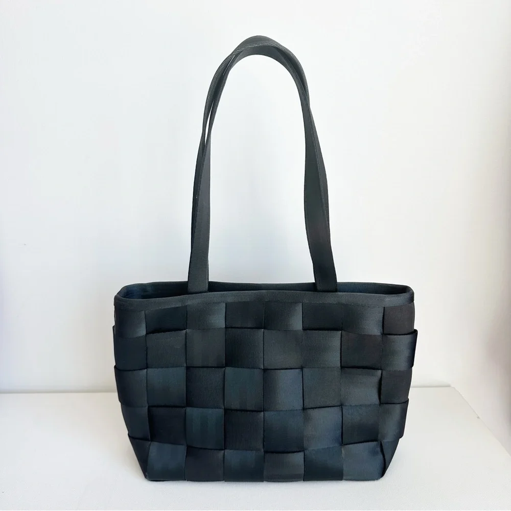 Harveys Seatbelt Bag Black Tote Purse Snap Closure Medium